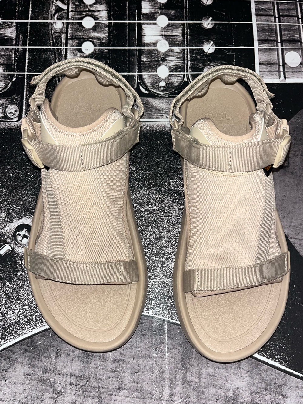 NEW Teva Hurricane XLT Ampsole Volt Sandal - Picture 7 of 14